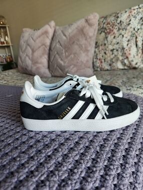 Sz 5.5 Adidas Gazelle Black & White Suede Sneakers